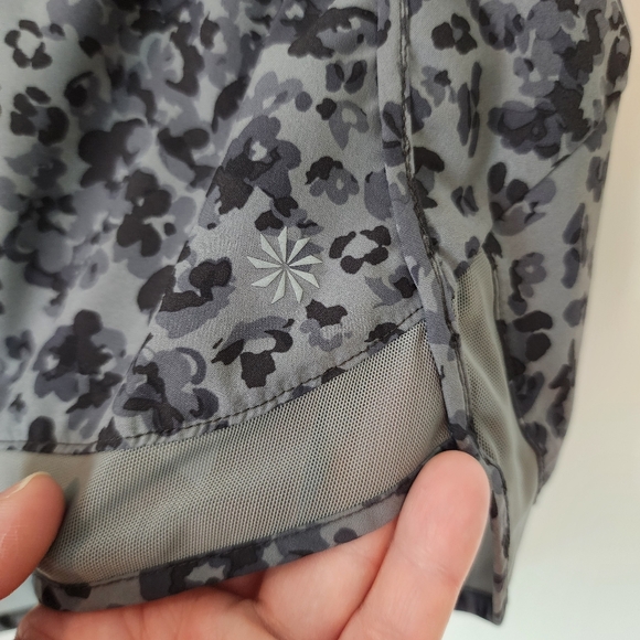 Athleta Mesh Racer Racer Run Shorts 4" Leopard Print Grey Lined Running Shorts M - Picture 3 of 11